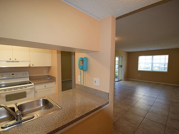 2nd image of 3421 Winkler Ave APT 411