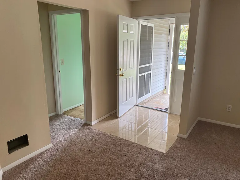 44 Woodbury Rd — Photo 11
