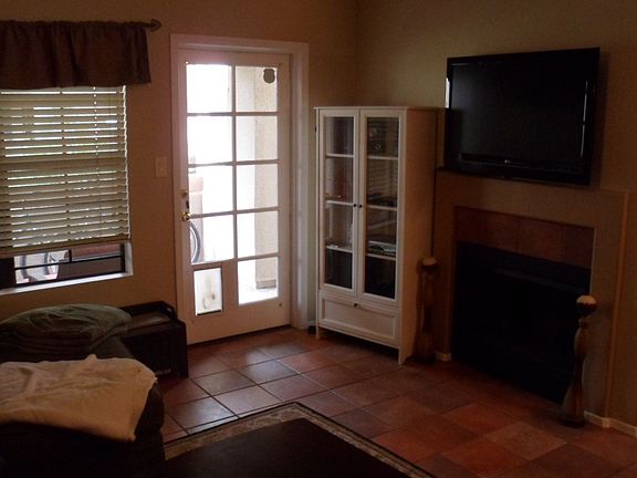 Living Room/Fireplace