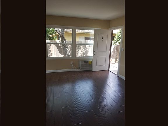 2nd image of 8706 Parthenia Pl APT 1