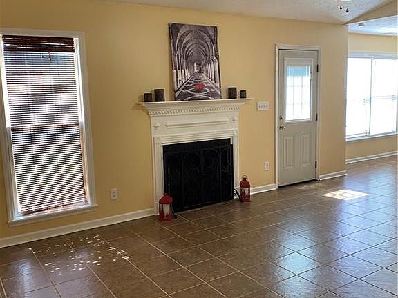 4th image of 3825 Meteor Dr