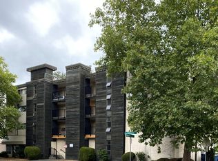 4050 SW Admiral Way, Seattle, WA 98116