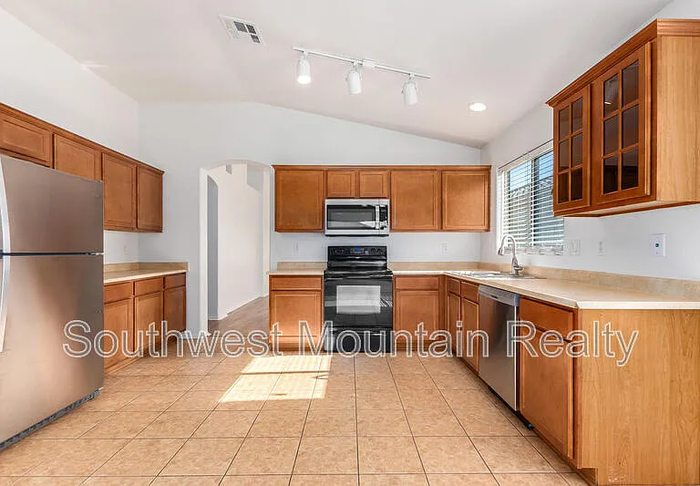 1140 W Oak Tree Ln — Photo 13