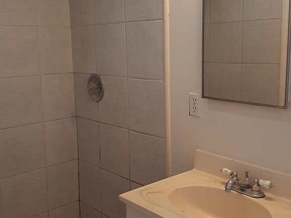 2nd image of 5405 Bergen St