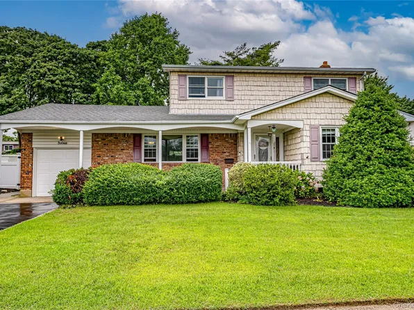 16 Regina Drive, Sayville, NY 11782