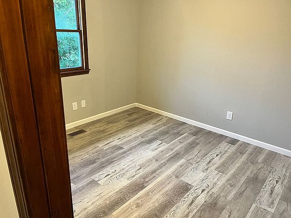 Spare bedroom or Office 