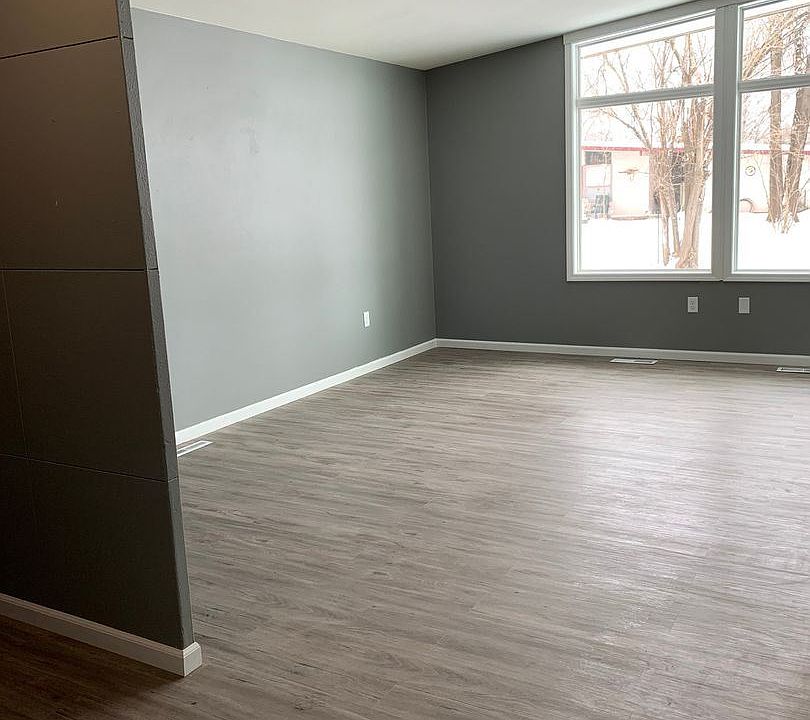 2nd image of 1528 Harrington Loop