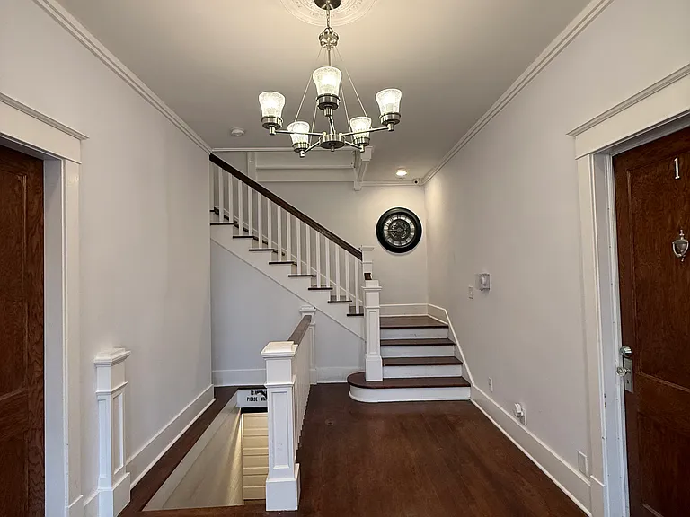 241 W 9th St #3 — Photo 9