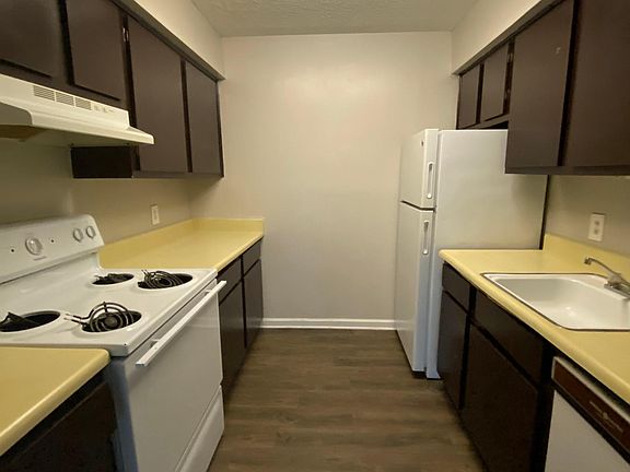 3rd image of 160 Continental St #2C
