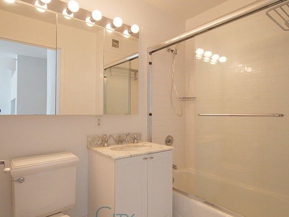 4th image of 2 Gold St APT 3711