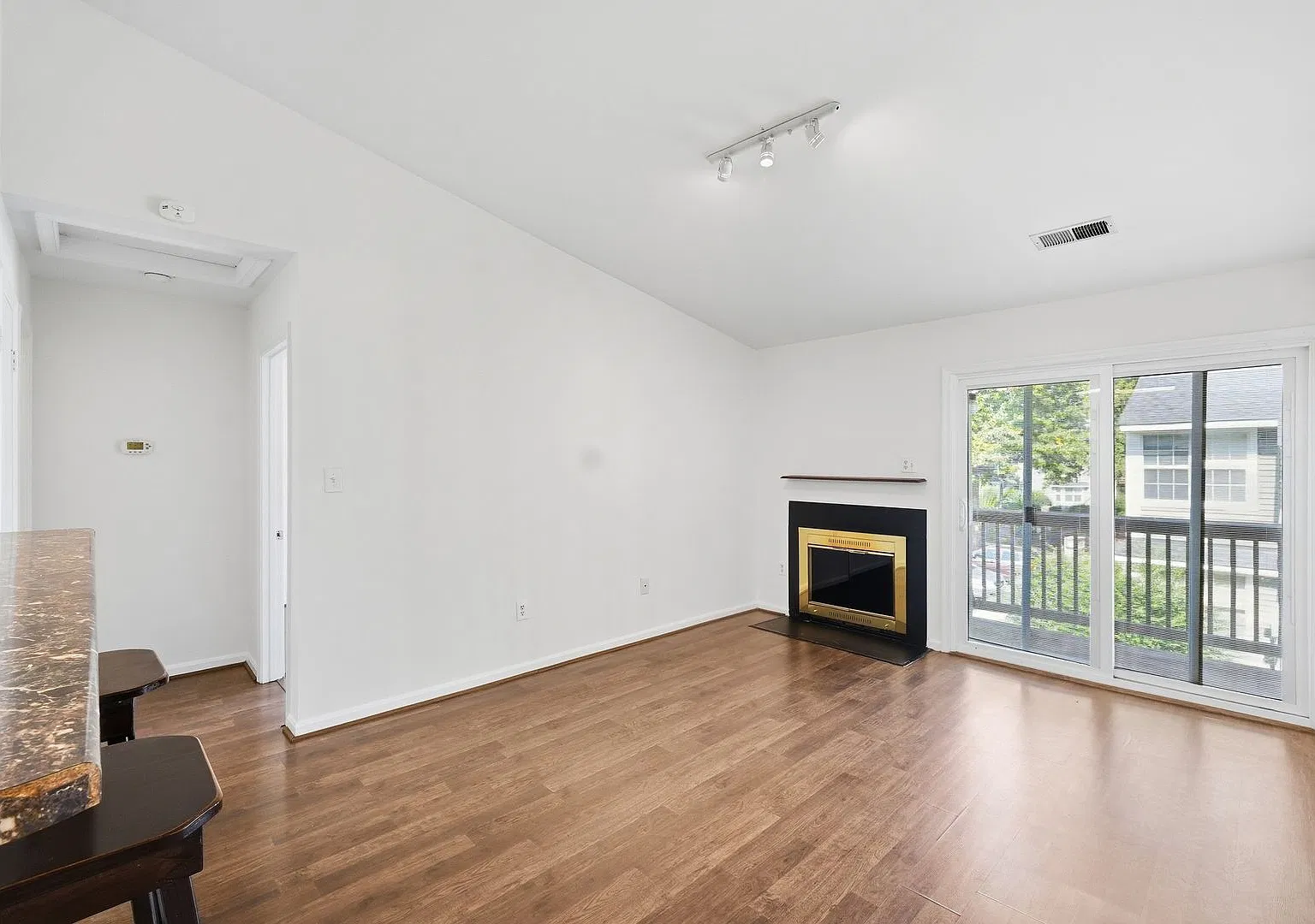 Nicely Updated 1 Bedroom 1 Bathroom Condo In Excellent Location!! — Photo 4
