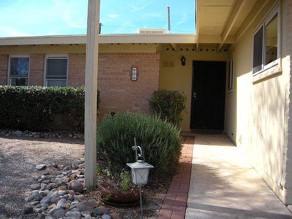 Red brick ranch securitydoor