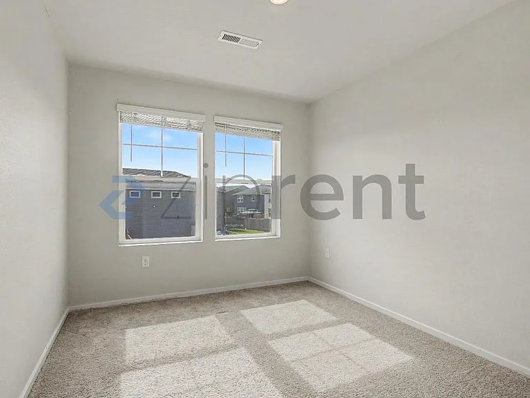 555 Stoller St — Photo 18