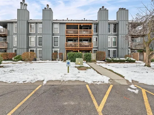12708 W 110th Ter, Overland Park, KS 66210