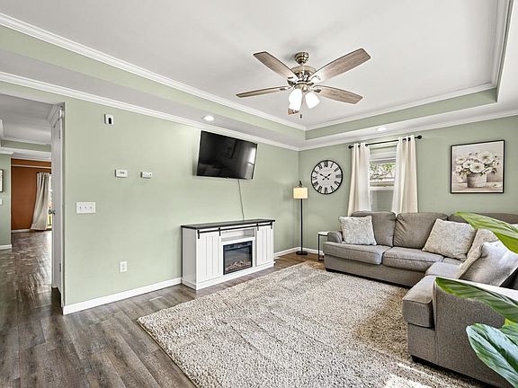 5th image of 303 1st St SW