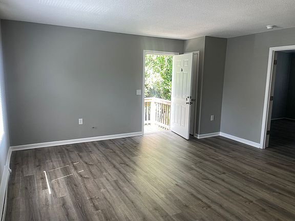 3rd image of 576 Tate St #8