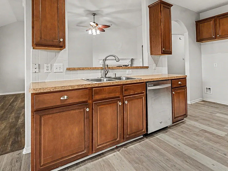 8410 Piping Rock St — Photo 8