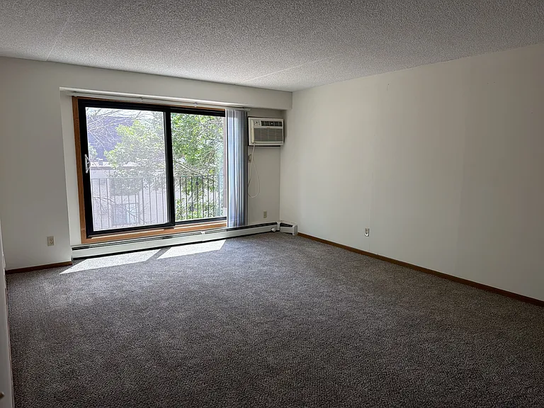 Creek Point Apartments — Photo 27