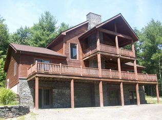 111 Sugar Mountain Rd, Lackawaxen, PA 18435