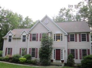 28 Bayberry Ln, New Milford, CT 06776