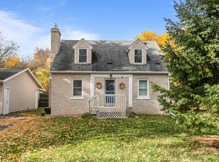 1005 Red Oak Ln, Appleton, WI 54915