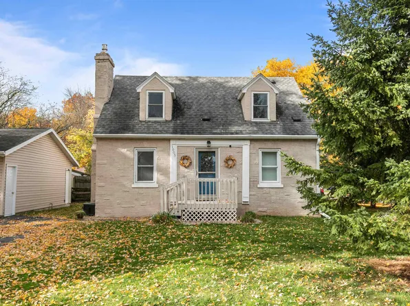 1005 Red Oak Ln, Appleton, WI 54915