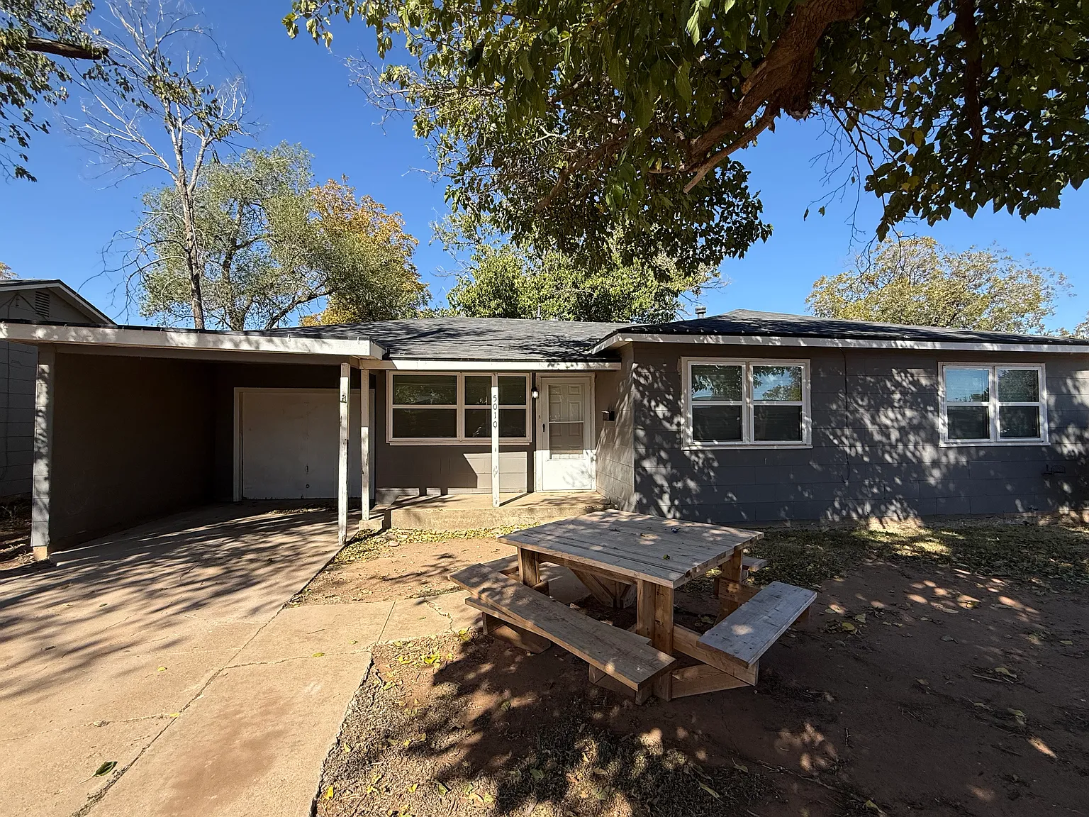 3 bed, 1207 sqft, $1,200 — Photo 1