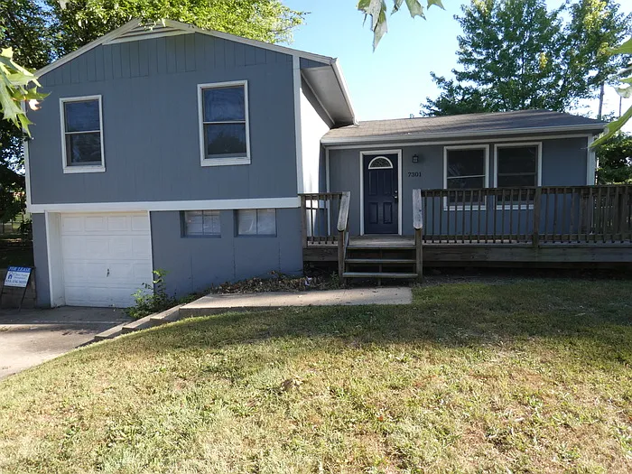 7301 NW 84th Ter