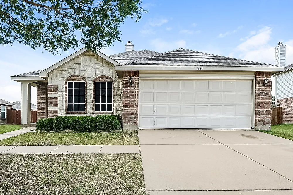 3 bed, 2.0 bath, 1743 sqft, $2,190 — Photo 1
