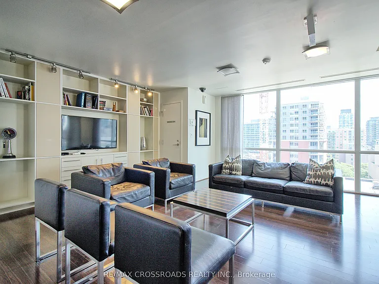 112 George St S #S805 — Photo 15