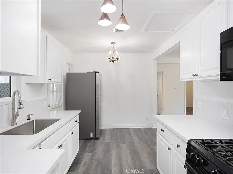 5020 Topanga Canyon Blvd — Photo 13