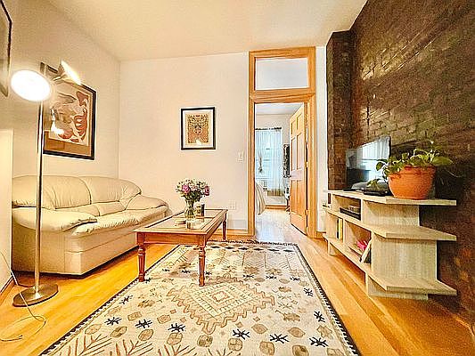 1st image of 225 W 13th St #3R