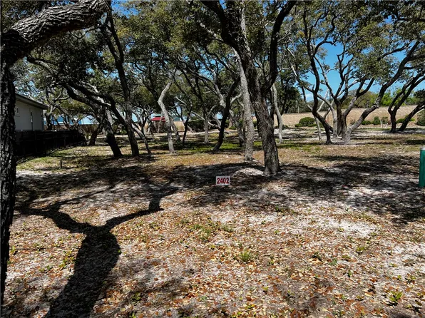 2402 Royal Oaks Trl, Rockport, TX 78382