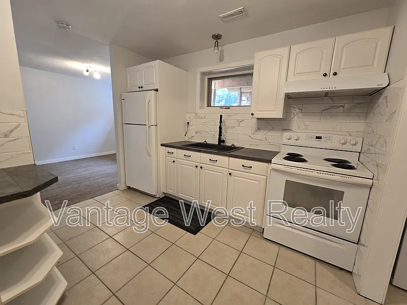 2 bed, 1.0 bath, $1,750 — Photo 2