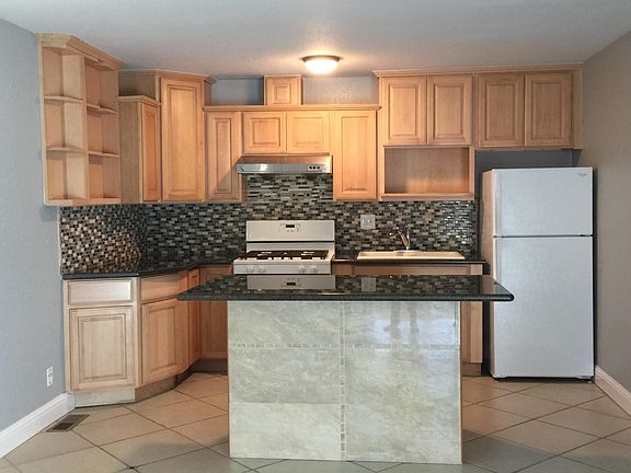 4th image of 2533 Aspen Ln