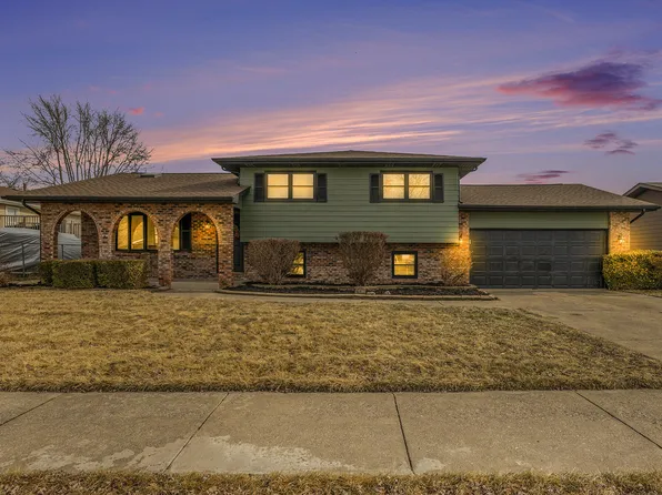 7433 Grant St, Merrillville, IN 46410
