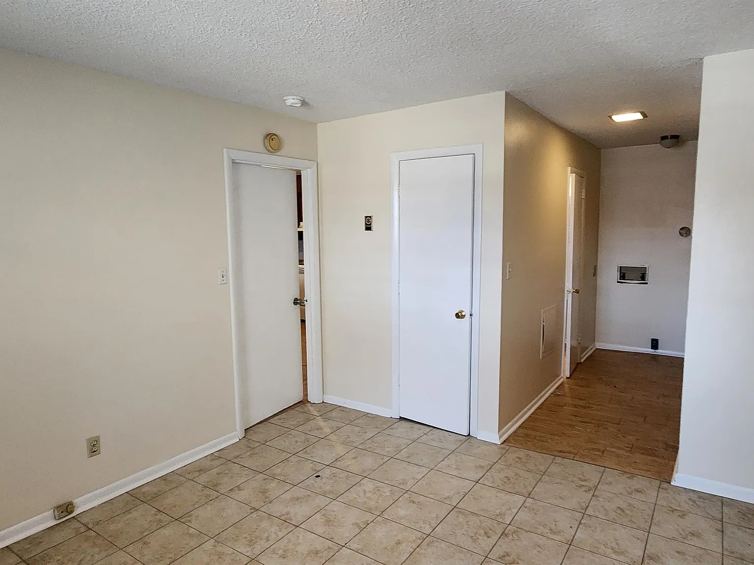 1013 Sloan Street - 1 — Photo 2
