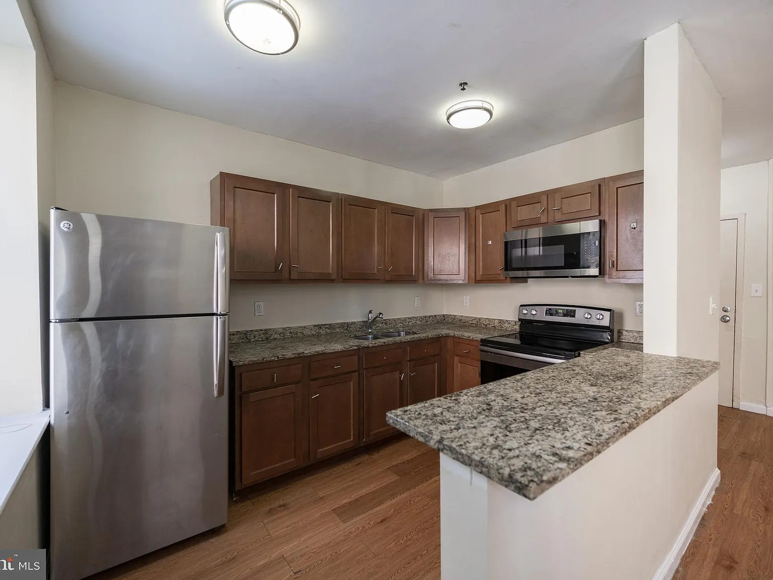 3 bed, $1,365 — Photo 2