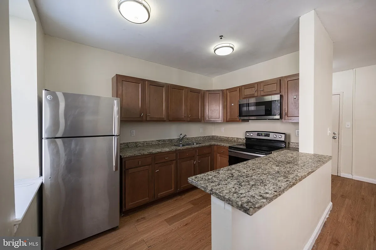 Building Photo - 1501 W Allegheny Ave #202
