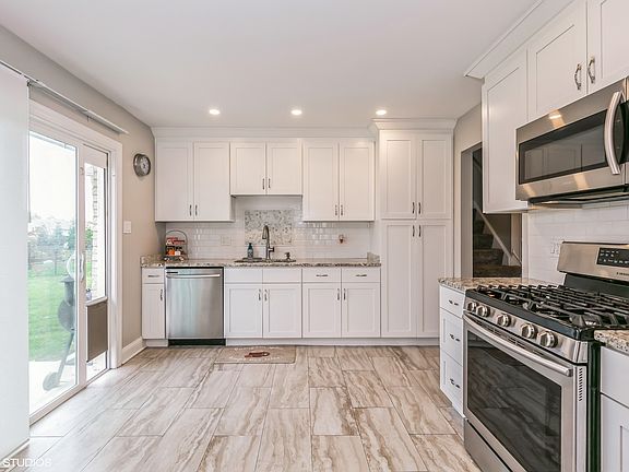 5th image of 15155 Larkspur Ln