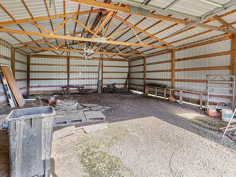 535 Wallace St — Photo 23