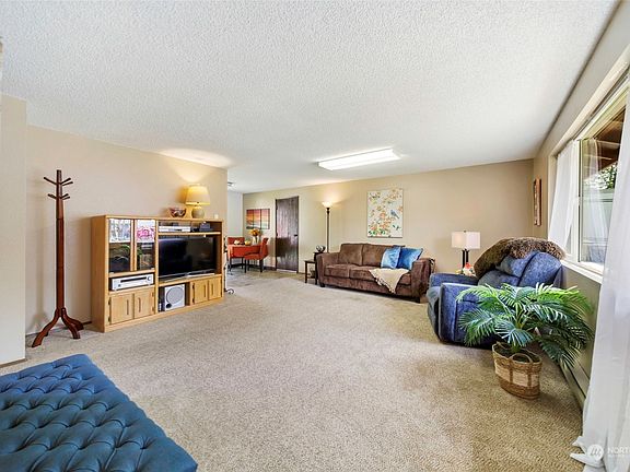 3rd image of 5104 Vale Court SE