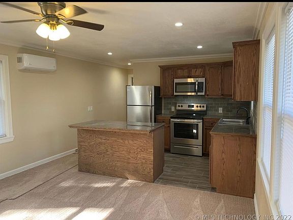 3rd image of 578 Russell Ave