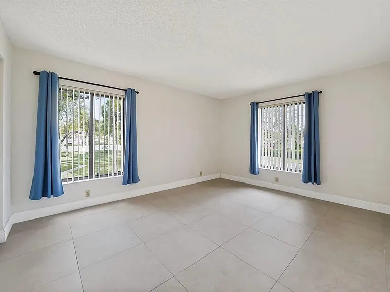802 Sky Pine Way #E2 — Photo 10