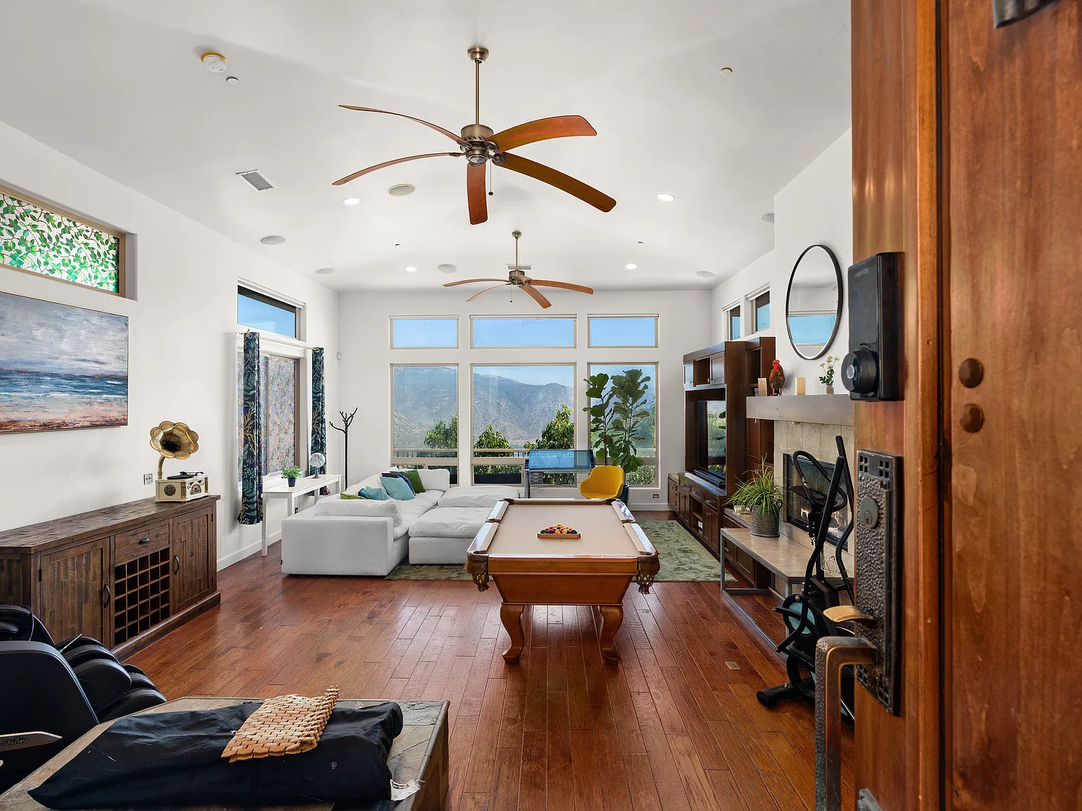 3 bed, 2000 sqft, $4,450 — Photo 3