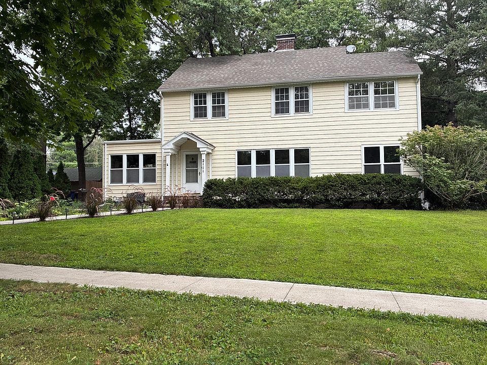2nd image of 2111 Graeber St