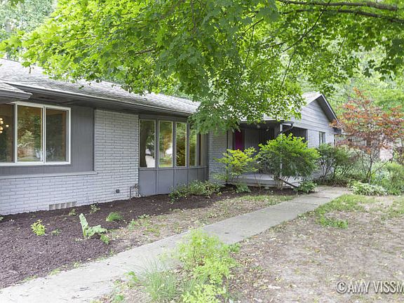 3rd image of 338 Pebble Beach Dr SE