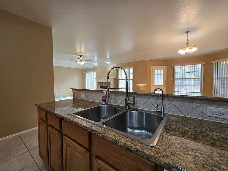 5812 Durango Dr — Photo 6