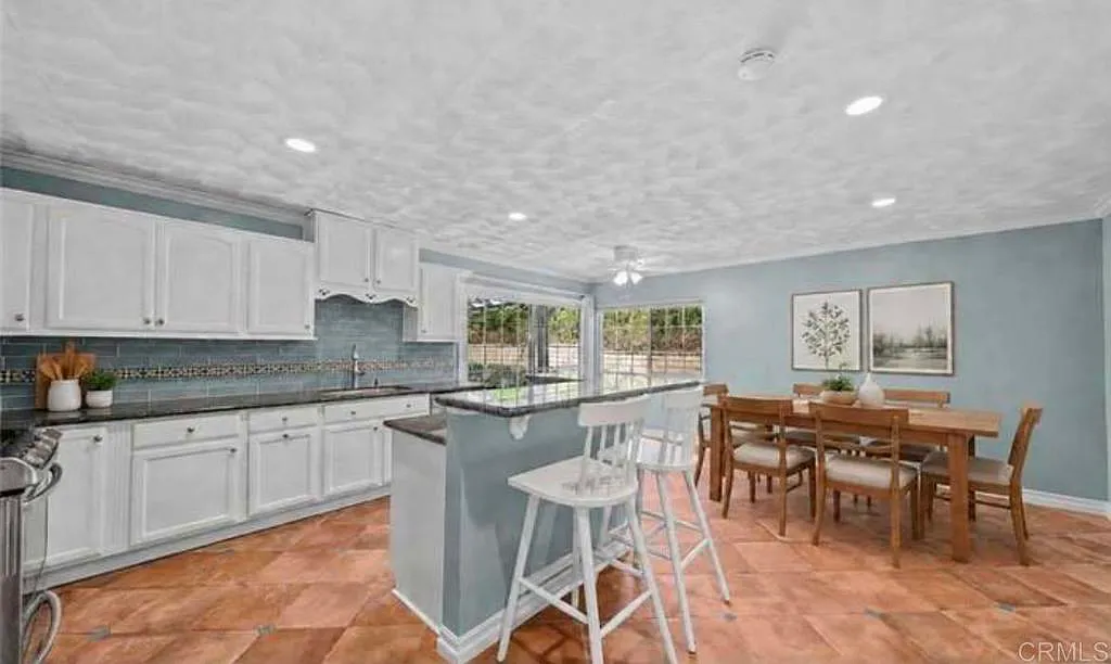 3 bed, 222 sqft, $1,800 — Photo 1