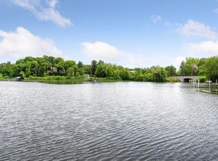 565 Ferndale Rd W, Wayzata, MN 55391